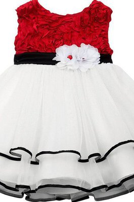 Robe de cortège enfant avec manche épeules enveloppants avec gradins col u profond a-ligne