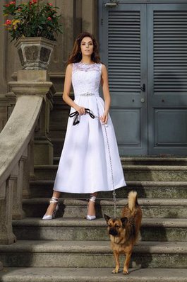 Elegante Vestido de Novia de Corte princesa en Satén de Barco de Imperio Cintura