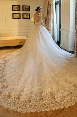 Robe de mariée avec manche 3/4 avec broderie divin bustier de bijouterie naturel