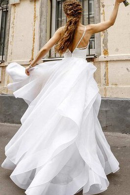 Robe de mariée distinguee de traîne courte en taffetas ruchés longs avec gradins