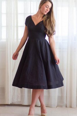 Kurze Ärmeln Satin A-Line wadenlanges legeres Brautjungfernkleid mit gekappten Ärmeln