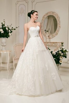 Robe de mariée jusqu'au sol avec sans manches a-ligne col en forme de cœur avec cristal