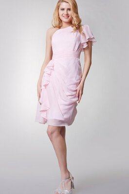 Ein Träger enges Ärmellos drapiertes schlichtes knielanges Brautjungfernkleid