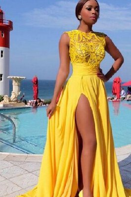 Robe de bal simple au niveau de cou de traîne courte avec chiffon noeud