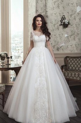Robe de mariée romantique long avec décoration dentelle avec bouton de col bateau