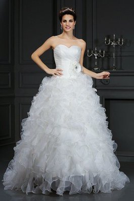 Normale Taille Gericht Schleppe Herz-Ausschnitt Extravagantes Brautkleid mit Blume