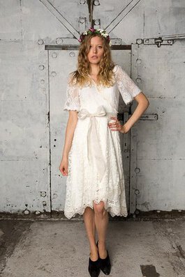 Robe de mariée naturel avec nœud de col en v ceinture a-ligne