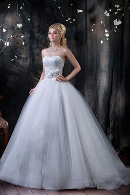 Robe de mariée naturel avec gradins manche nulle en tulle avec fronce