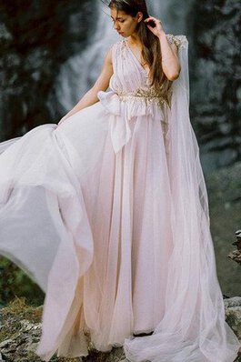 A-Linie Tüll Ärmellos V-Ausschnitt romantisches Brautjungfernkleid mit Schichtungen