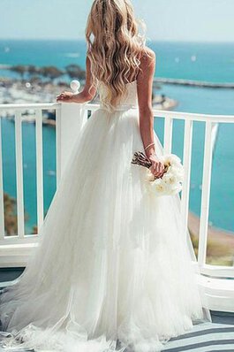 Robe de mariée distinguee moderne charmeuse bandouliere spaghetti col en forme de cœur