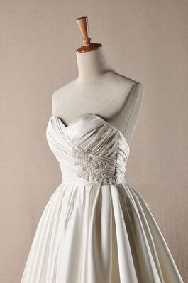 Perlenbesetztes Spitze Duchesse-Linie bodenlanges Brautkleid mit Rüschen mit Bordüre