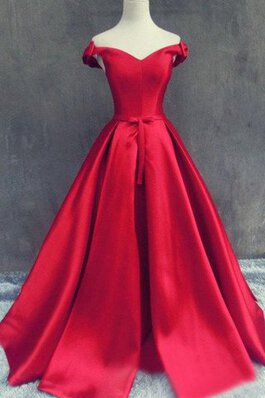 A Linie Ärmelloses Satin bodenlanges Ballkleid mit Bordüre mit Schmetterlingsknoten