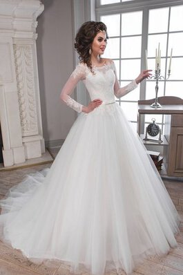 Robe de mariée plissage ligne a d'epaule ajourée decoration en fleur de traîne courte