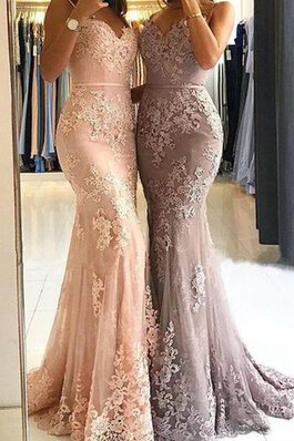 Schulterfreier Ausschnitt Spitze luxus romantisches Ballkleid mit Applike mit Stickerei