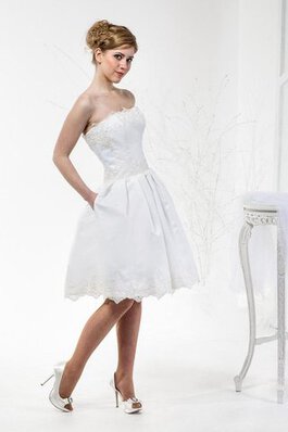 Robe de mariée plissé naturel manche nulle fermeutre eclair de col en cœur