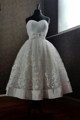 Robe de mariée vintage ruché avec zip decoration en fleur en organza