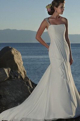 Robe de mariée d'épaule asymétrique avec chiffon avec perle de traîne courte en plage