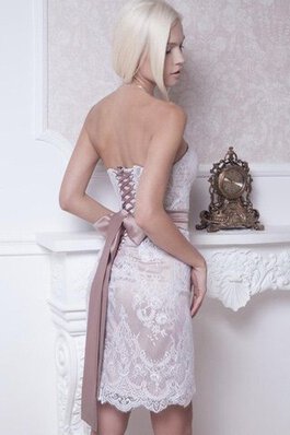 Robe de mariée plissé courte avec ruban avec nœud à boucles de fourreau