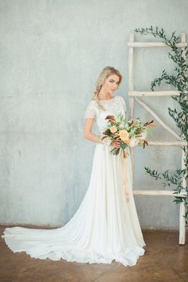 Plissiertes Chiffon romantisches glamouröses Modern Brautkleid mit gekappten Ärmeln