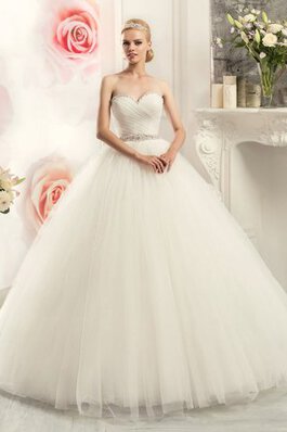 Robe de mariée de mode de bal entrecroisé de traîne moyenne manche nulle de col en cœur