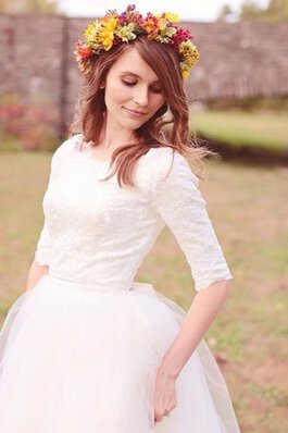 Tüll A-Line Schaufel-Ausschnitt legeres konservatives Brautkleid mit Knöpfen