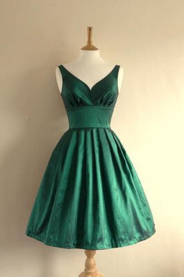 A linie Taft plissiertes V-Ausschnitt kurzes Brautjungfernkleid