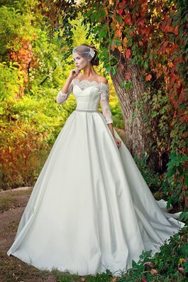 Robe de mariée romantique plissage en satin avec perle avec nœud à boucles