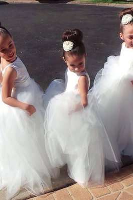 Robe de cortège enfant naturel col ras du cou longueur au ras du sol avec fleurs