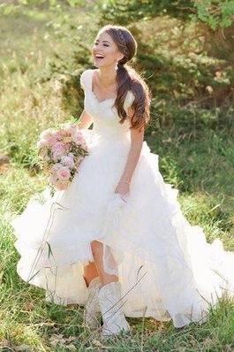 V-Ausschnitt A-Line plissiertes Gericht Schleppe romantisches Brautkleid mit Bordüre
