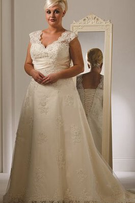 Robe de mariée festonné luxueux v encolure avec manche courte ligne a