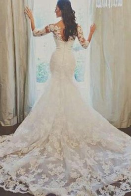Abito da Sposa largo in Pizzo con Applique Romantico in pizzo Coda A Strascico Cattedrale