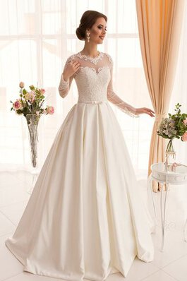 Ewiges Satin romantisches langes Brautkleid mit Knöpfen mit Applike