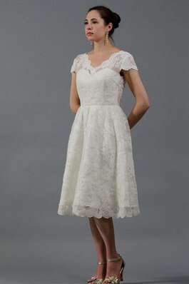 Robe de mariée vintage au niveau de genou de col entaillé avec zip ligne a