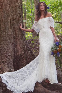 Robe de mariée festonné distinguee longue d'epaule ecrite de traîne moyenne