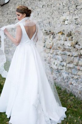 Robe de mariée plissé a-ligne col en bateau longueur au ras du sol en satin