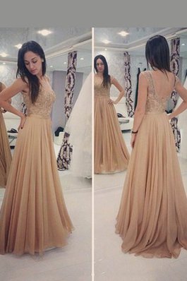 Robe de soirée longue naturel de princesse longueur au ras du sol appliques