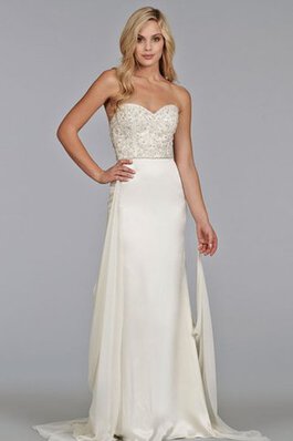 Robe de mariée de traîne moyenne avec broderie en satin élastique a plage