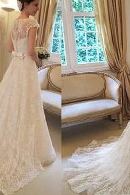 Robe de mariée vintage romantique encolure ronde avec manche épeules enveloppants ceinture