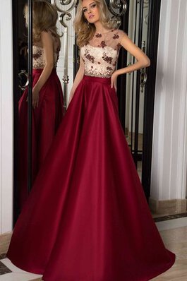 Robe de bal avec manche courte de traîne courte brodé avec perle avec décoration dentelle