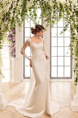 Robe de mariée long avec manche longue ceinture en étoffe avec nœud à boucles avec ruban