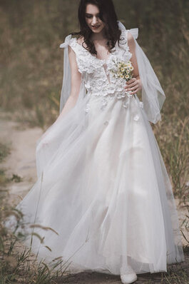 Robe de mariée onirique arrivée au cheville distinguee longue serieuse