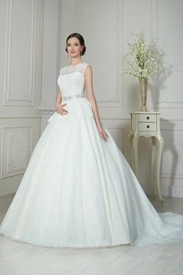 Robe de mariée plissé en tulle avec perle en plage longueur au ras du sol