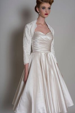 Robe de mariée chic informel charmeuse en satin au niveau de genou