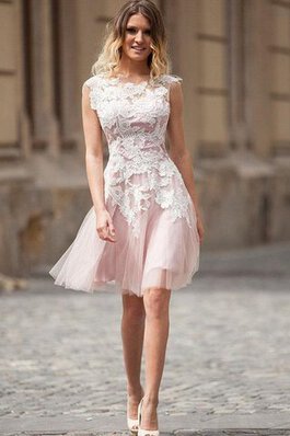 Abito Homecoming con Applique mini Barchetta in pizzo Cappellino Allacciato