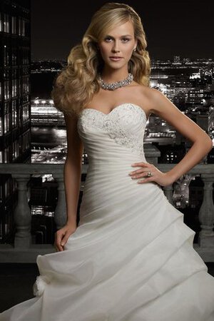 Robe de mariée ample avec décoration dentelle avec ruban en organza col en forme de cœur - Photo 3