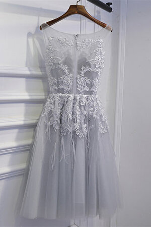 Bezaubernd Enganliegendes Satin Legeres Cocktailkleid mit Feder - Bild 2