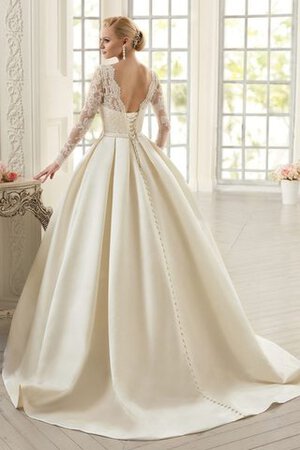Robe de mariée luxueux classique festonné de traîne moyenne au niveau de cou - Photo 3