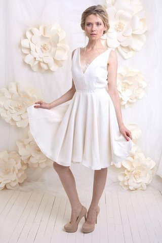 Robe de mariée simple décolleté dans le dos manche nulle au niveau de genou en chiffon - Photo 2