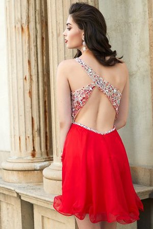 Robe de bal courte en chiffon avec perle ligne a décolleté dans le dos - Photo 3