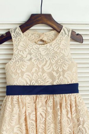 Normale Taille Schaufel-Ausschnitt Prinzessin Bodenlanges Blumenmädchenkleid mit Bordüre - Bild 3